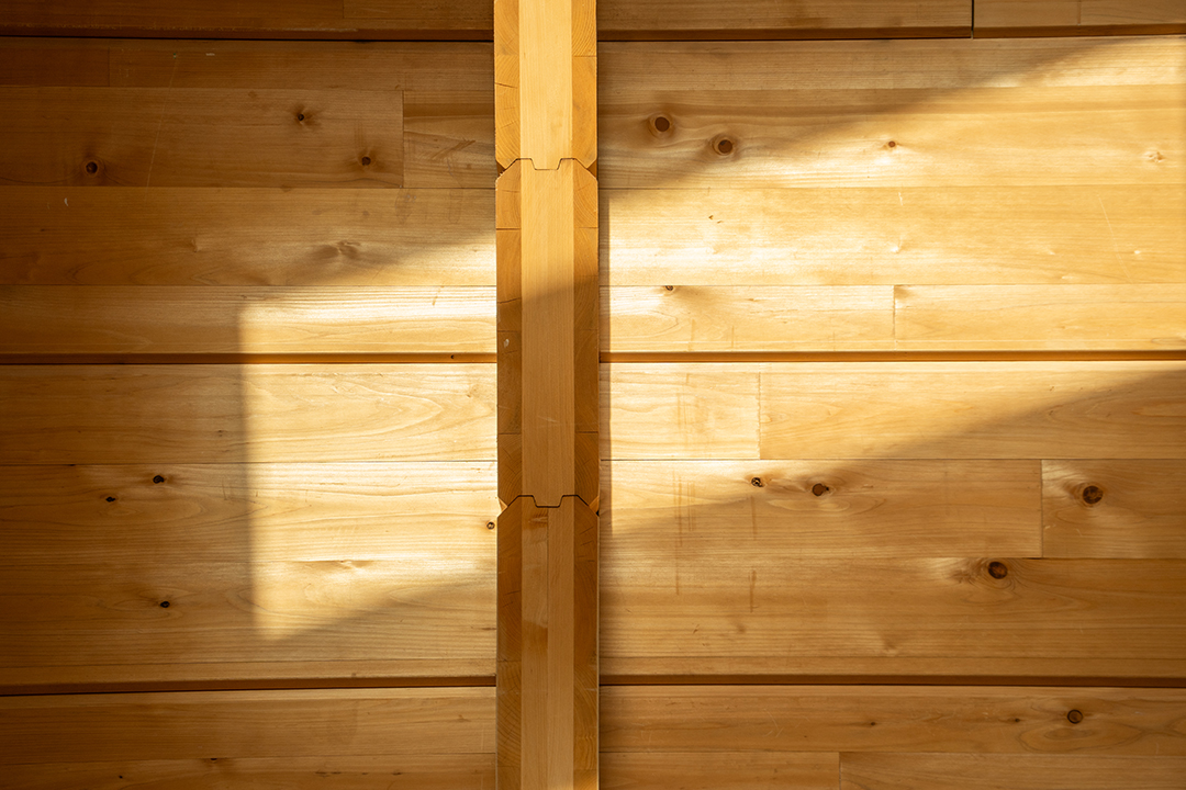 厚さ12cm、高さ40㎝の大断面CLTを使用