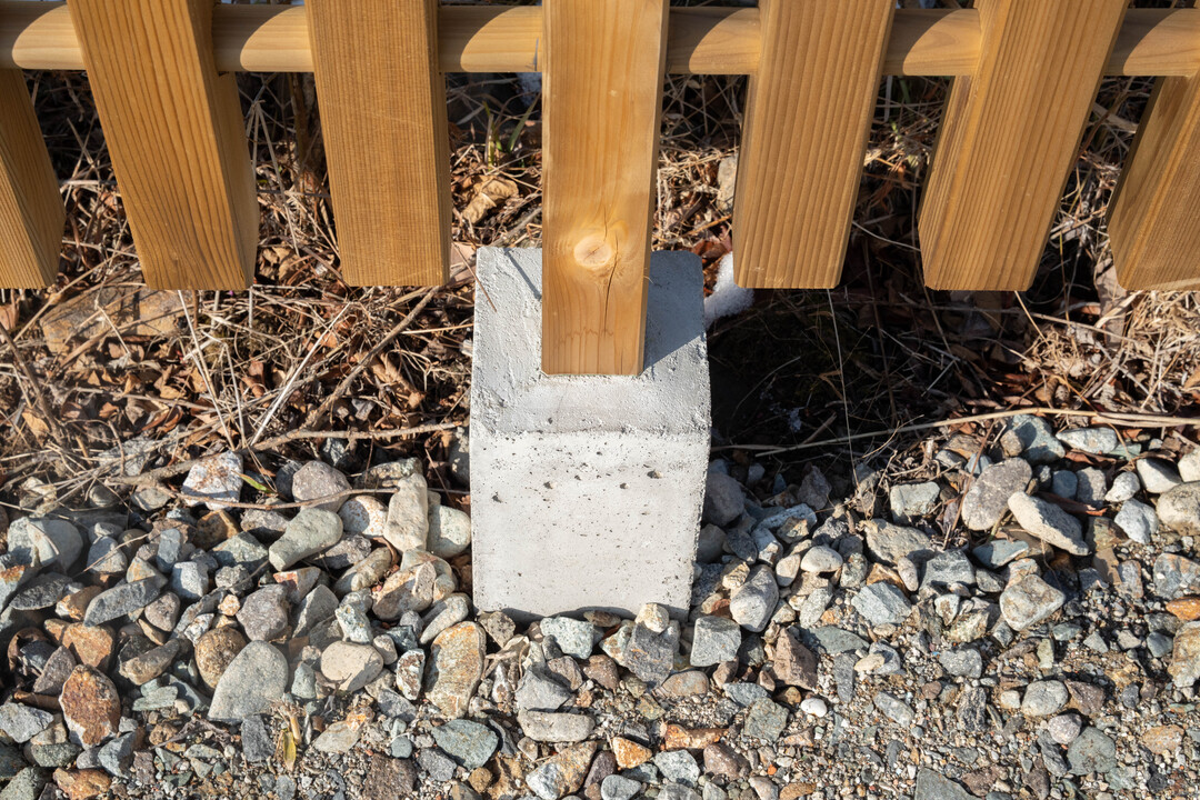 西面と北面に用いられたのは、基礎付きのタイプ