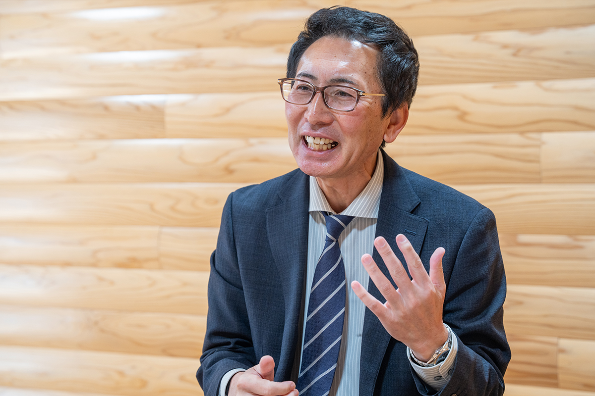 栃木県の木材について熱く語る大野さん