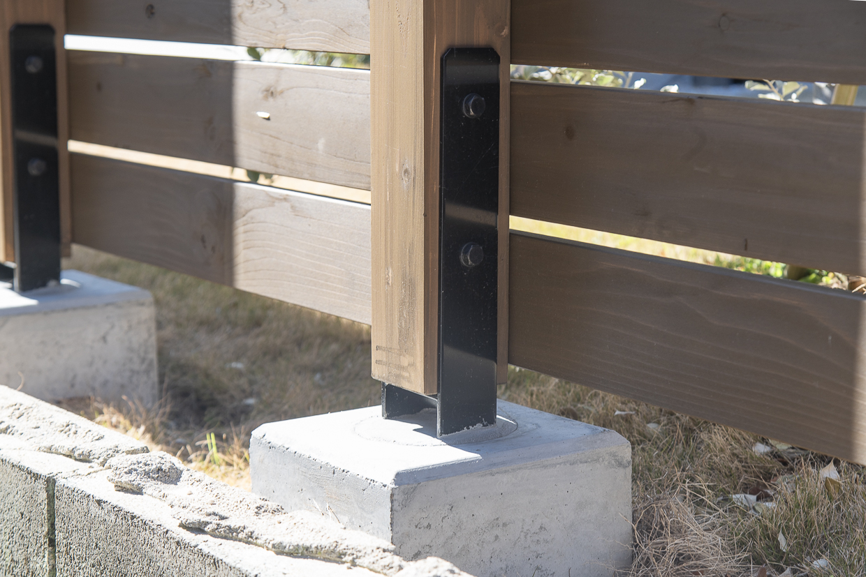 基礎ブロックと支柱の接合部