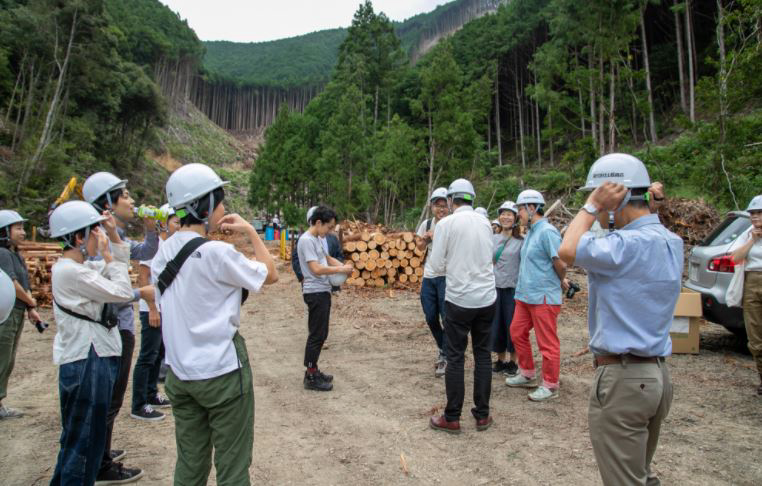 キノマチプロジェクトでは森林の見学会も実施