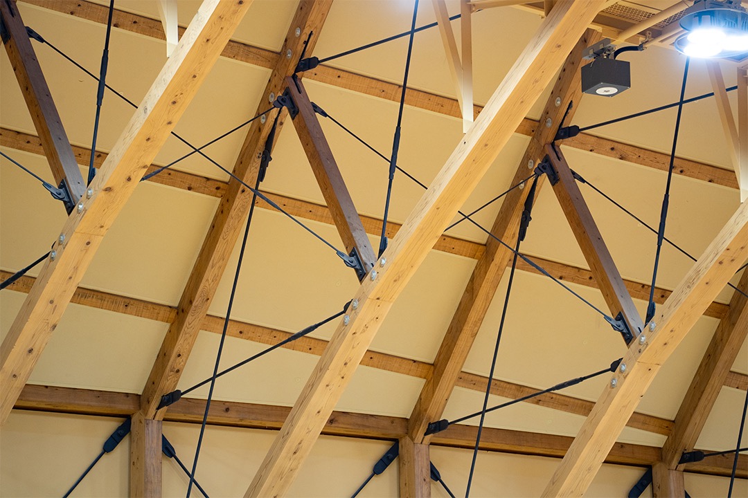 武道場の大屋根もアーチトラス架構を採用