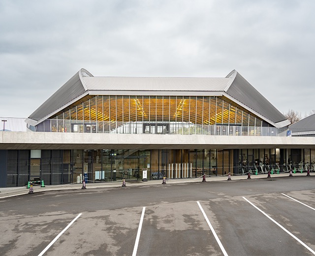 スギ無垢材を使った屋根構造としては国内最大級規模地域材を活用した大分レゾナック武道スポーツセンター