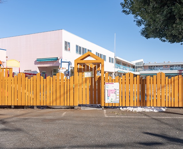 床面をDLTデッキにした朝霞たちばな幼稚園の大型木製遊具と木の塀万全の腐朽対策を施しパネル化により工期も短縮